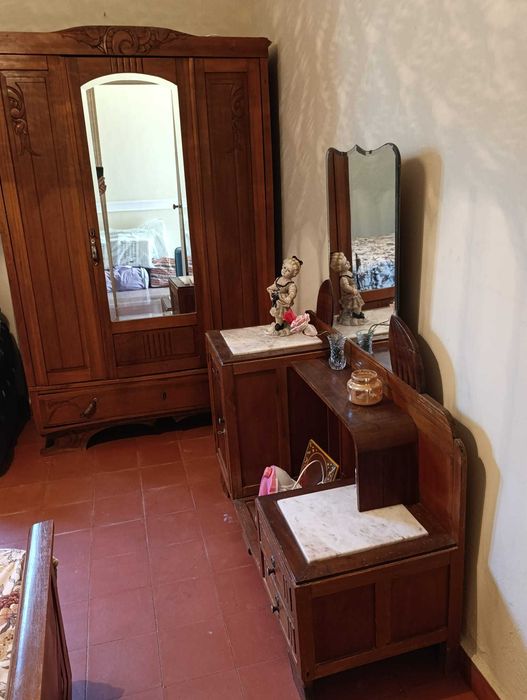 Cama e guarda fato