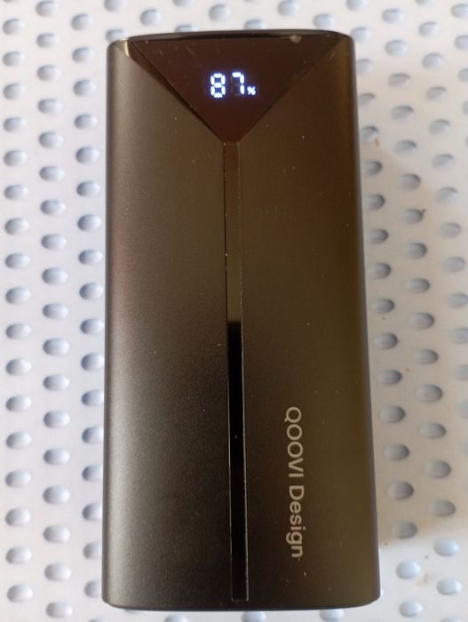Power bank QOOVI 22.5w 30000 с кабелями