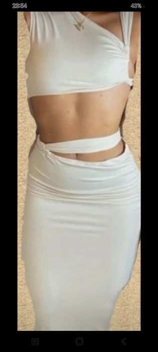 Conjunto de 2 peças,  creme, top assimétrico e saia maxi, Missguided