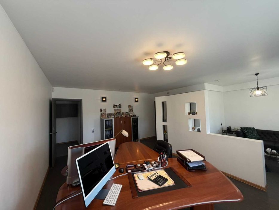 Продам офісне приміщення