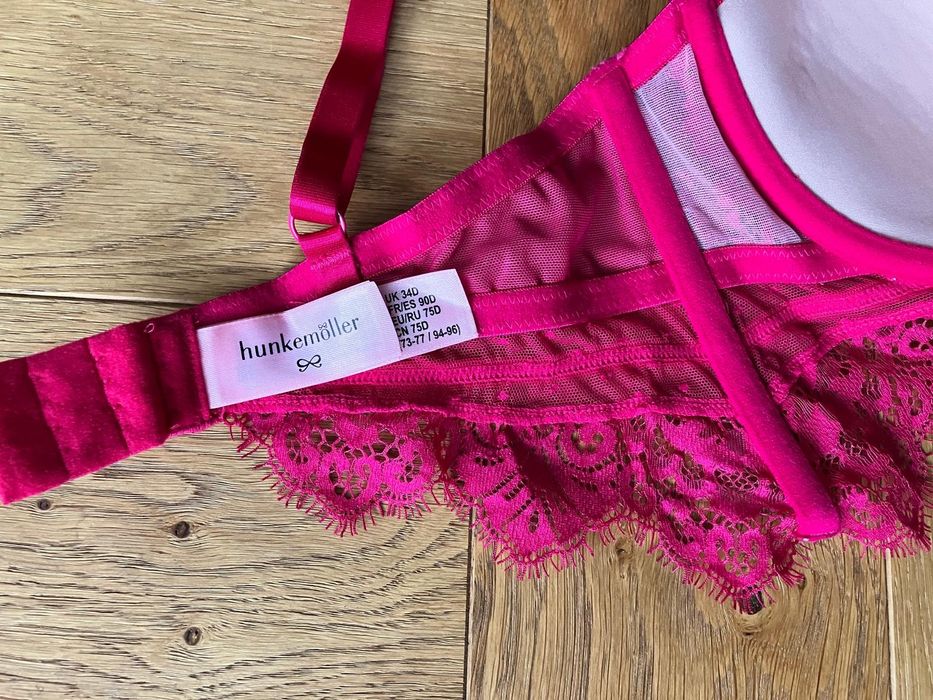 Biustonosz - gorset Hunkemoller - rozm. 75D
Serdecznie polecam!