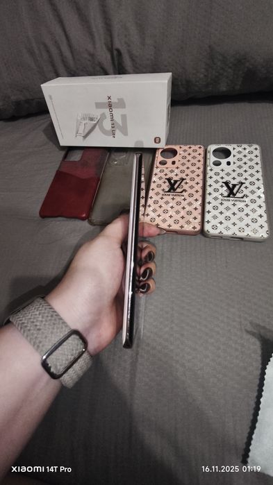 Продам Xiaomi 13 lite 8+8/256