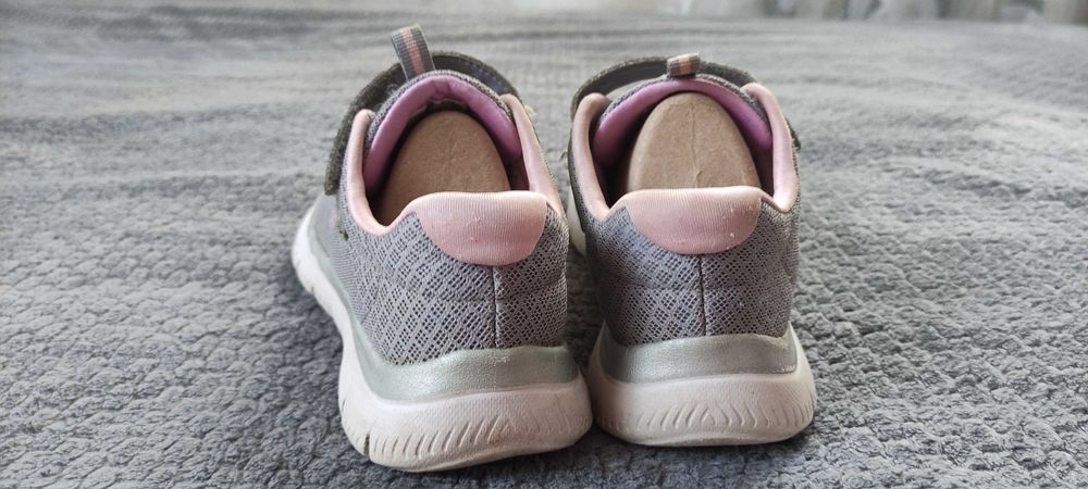 Кросівки демі Skechers літо , тепла весна,  для дівчинки 20.5 устілка