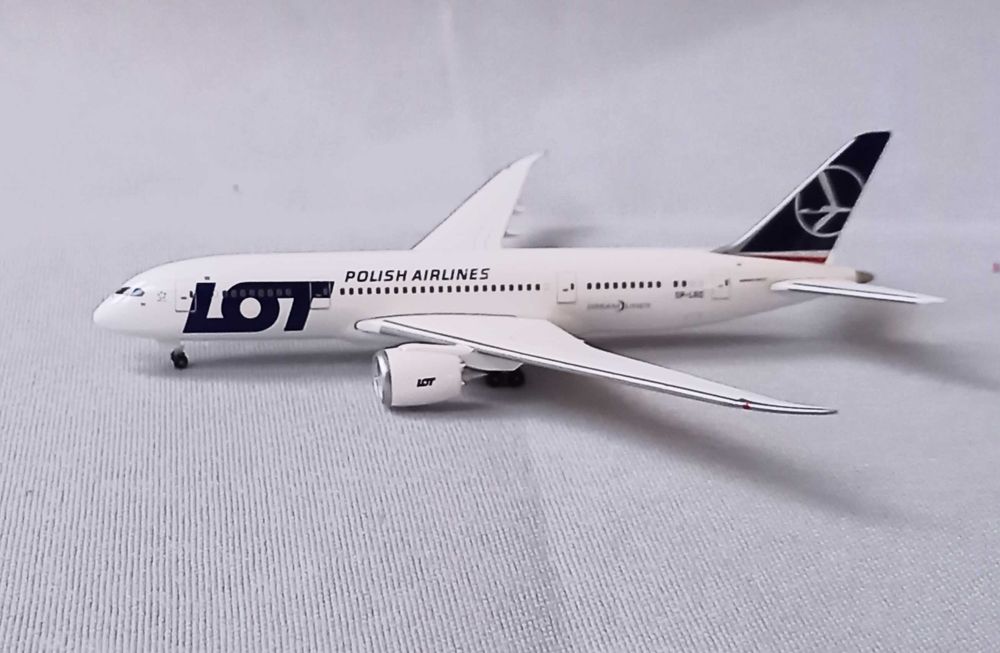 Boeing 787-8  LOT (nowy)