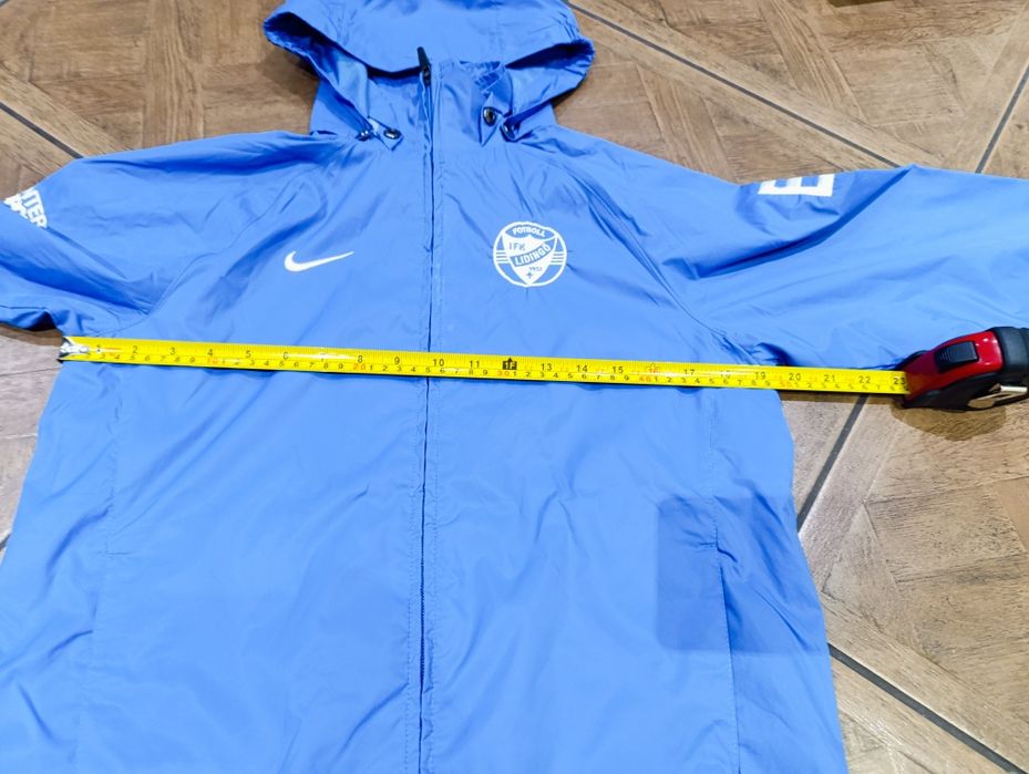 Chłopieca kurtka wiatrówka rozmiar L Nike