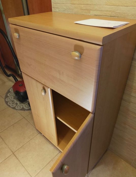 Biurko z szufladami i barek z szafką, oddam za darmo