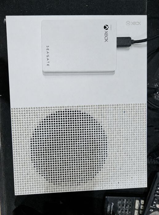 Xbox One S + 2 pady xbox series s/x