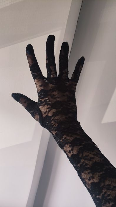 Rękawiczki długie eleganckie damskie koronkowe na studniówkę na wesele