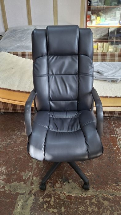 Продам перетянутые, офисные кресла,диваны ,дивани,кресло,гарниту