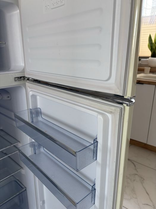 Lodówka Amica a+* retro bezowa m54