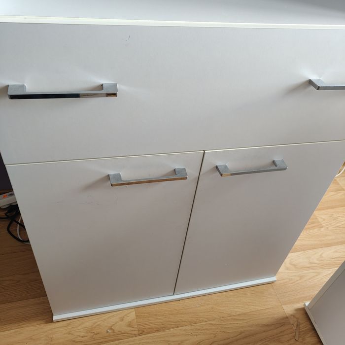 Sprzedam białą komodę