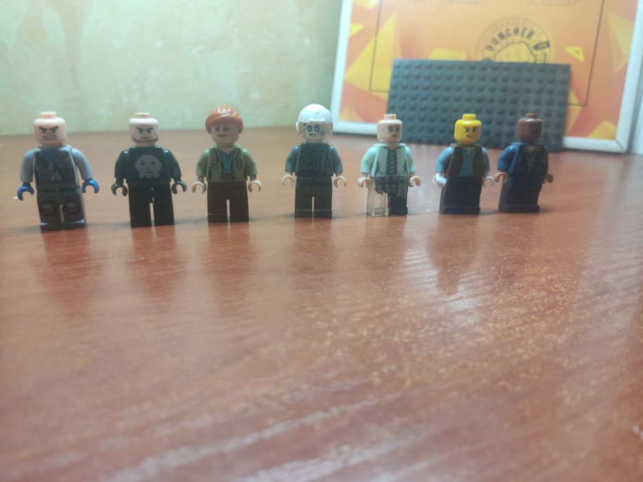 Лего человечки читайте описание!!!