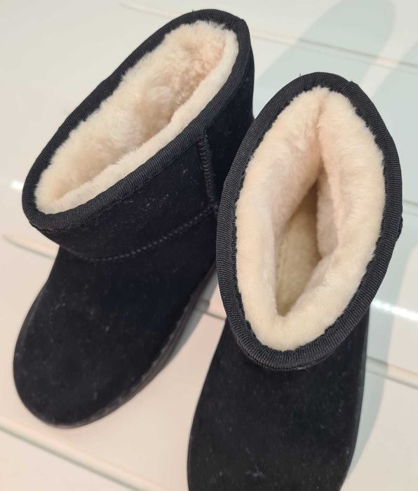 Botas tipo camurça pretas