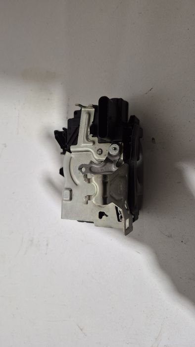 Zamek drzwi prawy przód nowy Land Rover GX6A 21812-GB
