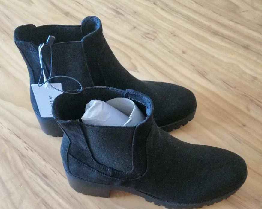 Vendo botins novos