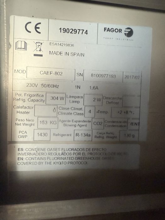 Vitrine Refrigeradora para sobremesas ou vinhos  FAGOR como nova