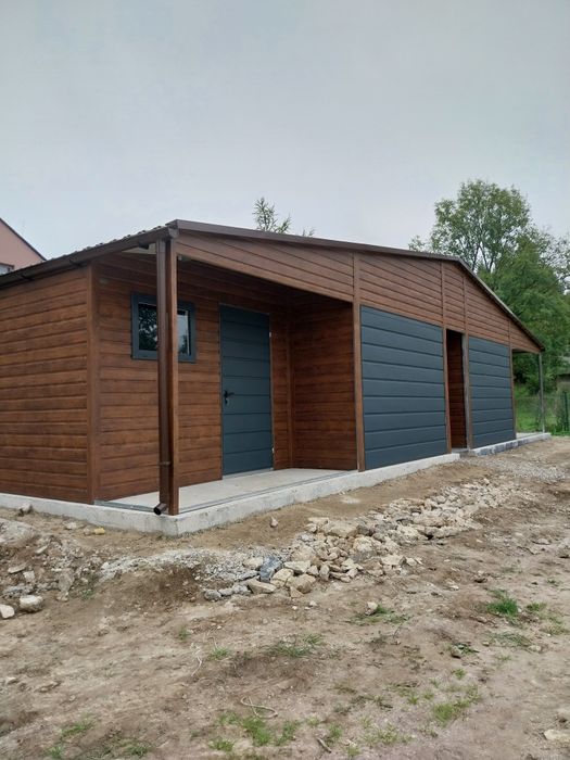 Garaż blaszany blaszak drewnopodobny nowoczesny wygląd