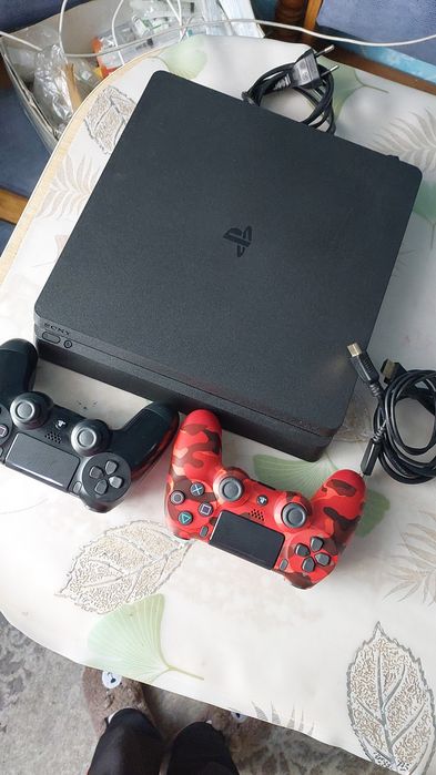 Sony Playstation 4. Продам сони плейстешн 4