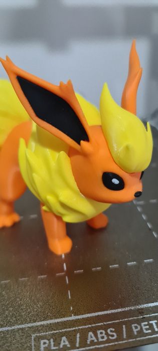 Pokemon Flareon cerca de 15cm