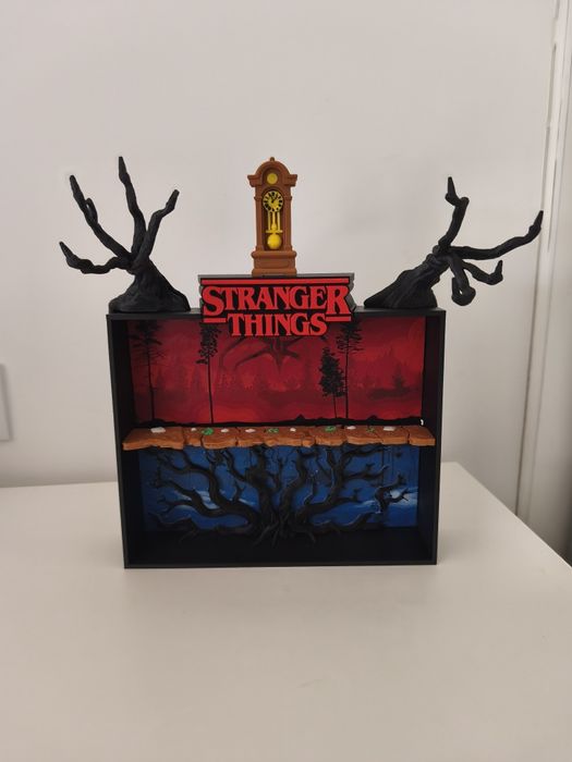 Expositor Stranger Things Kinder Joy