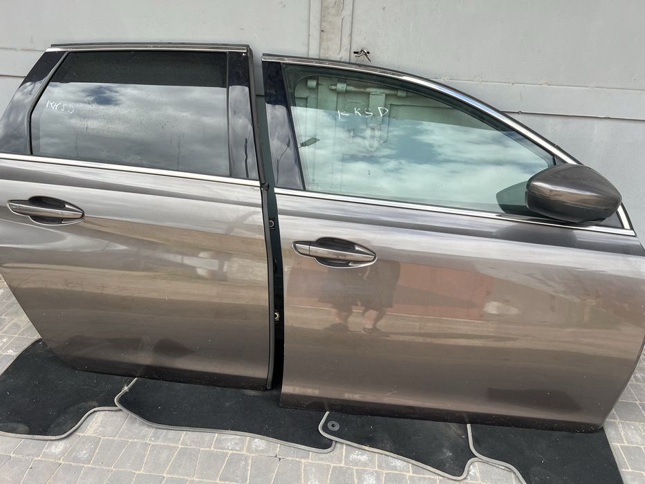 Peugeot 308 t9 праві двері.