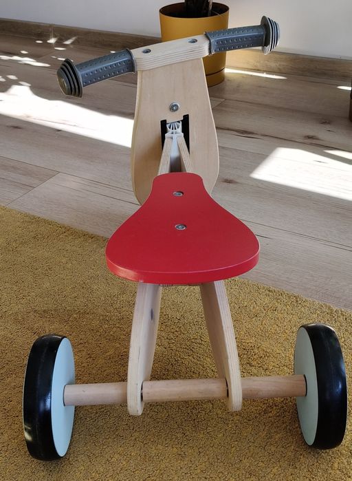 Drewniany jeździk rowerek