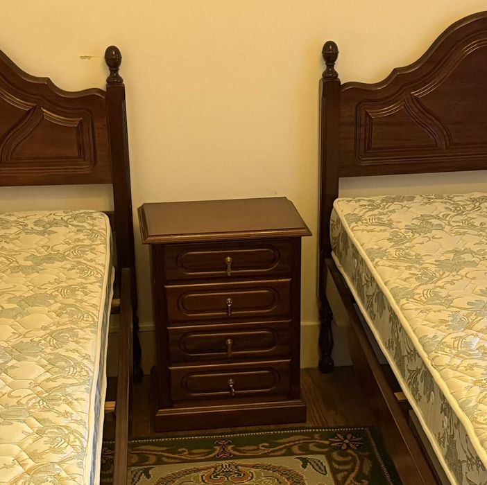 Mobília de Quarto completa com 2 camas