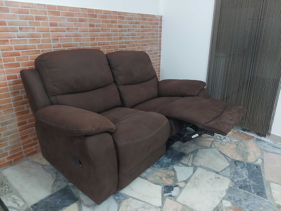 Sofá em Pele Aveludada com Relax - 2 Lugares