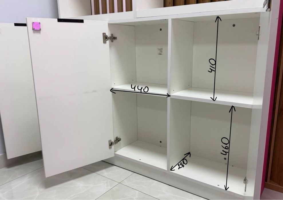 Шафа з тумбами, акцентна рожева стінка