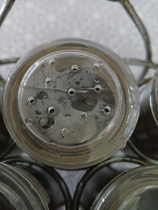 Conjunto de porta condimentos

- 5 peças.
- Suporte fixo.