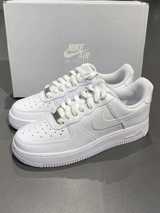 Nike_Air_Force_1_Low_'07_White R.39