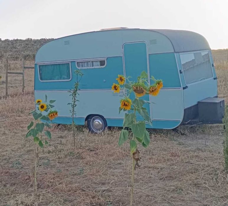 Para venda até final de Setembro. Caravana Vintage muito rara - Cygnet 12 com 50 anos