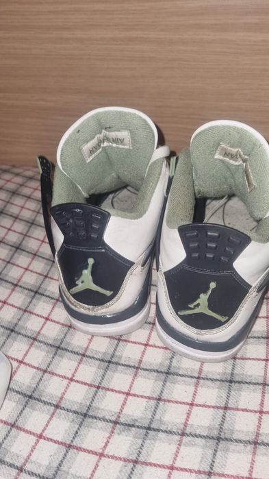 Jordana 4 Retro Mid Seafoam