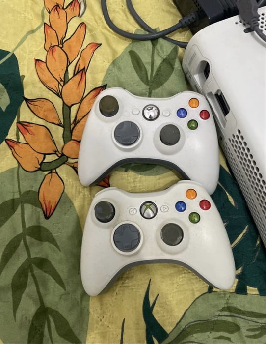 Xbox 360 branco.