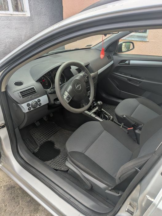 Opel Astra H 1,6 бензин