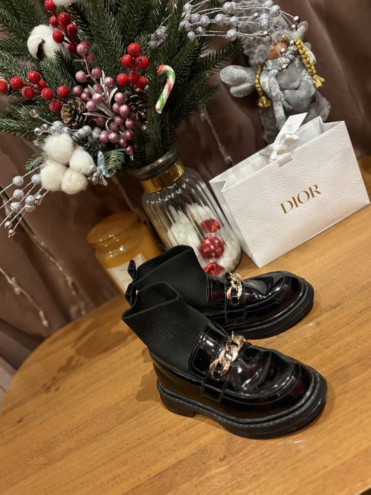 Чоботи лакові для дівчинки