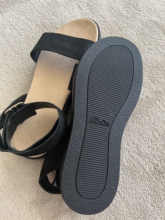 Sandálias Clarks Pretas tamanho 37 novas