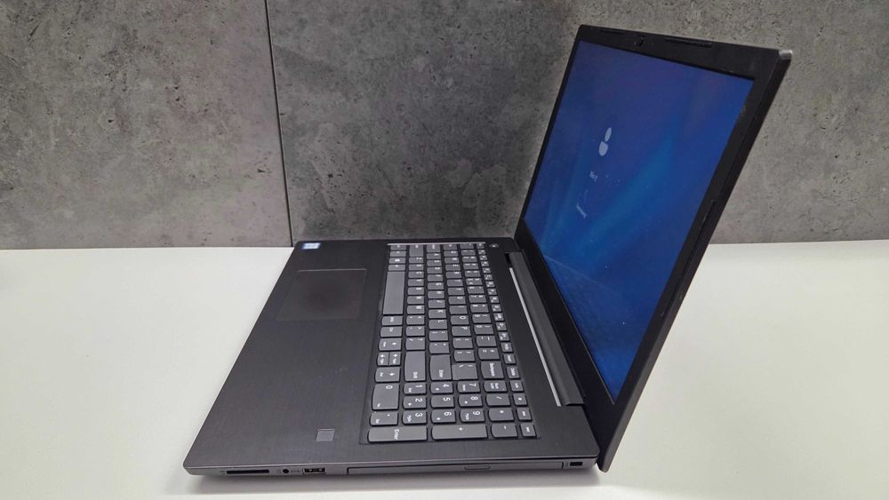 Ноутбук Lenovo V330-14IKB / Intel Core i5 / DDR4 - 8GB / SSD 256GB