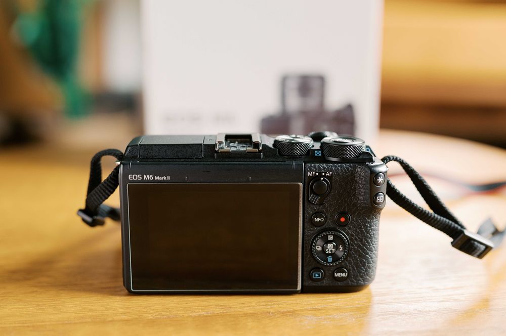 Canon EOS M6 Mark II + EF-M 15-45mm F3.5-6.3 IS STM