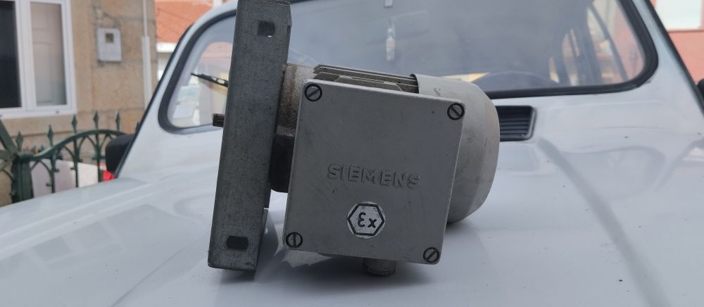 Motor elétrico trifásico Simens