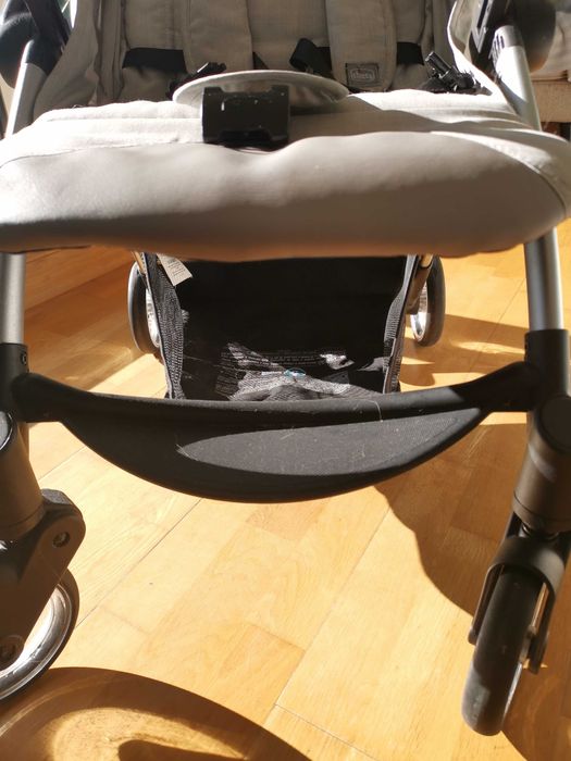 Carrinho Chicco, fácil de dobrar e arrumar