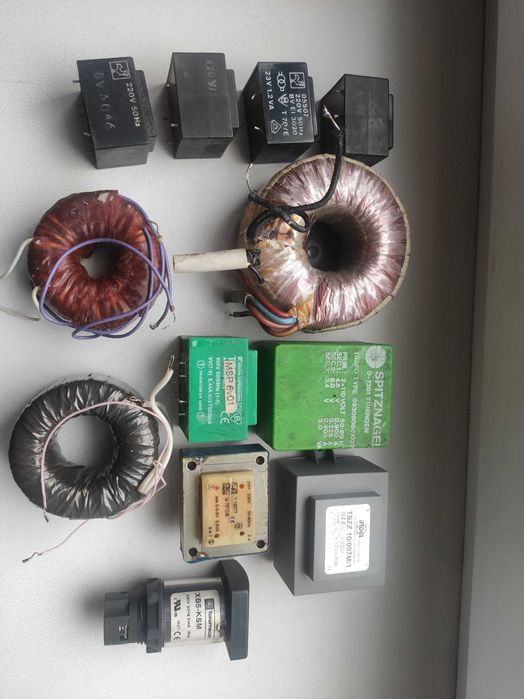 Малогабаритные понижающие трансформаторы.