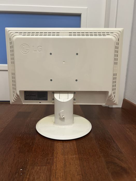 Monitor LG LCD L206WTQ 20 cali TFT reakcja 2 ms WYSYŁKA