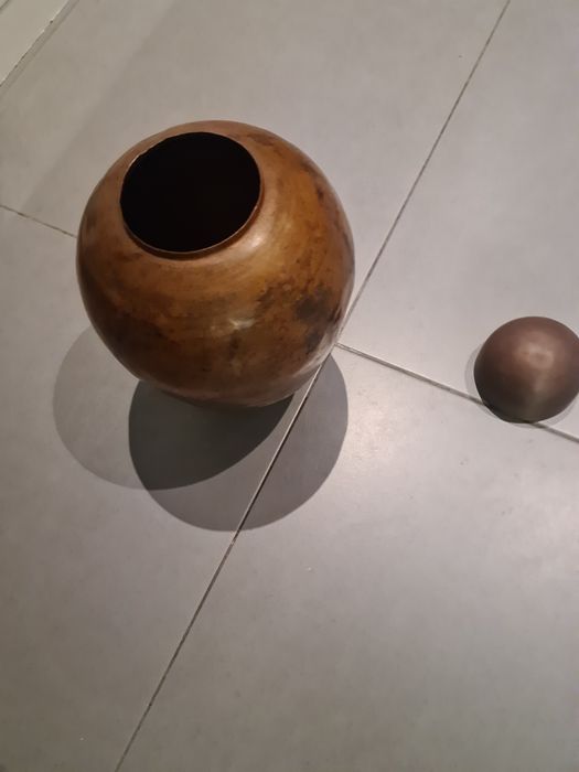 Pote de latão com tampa