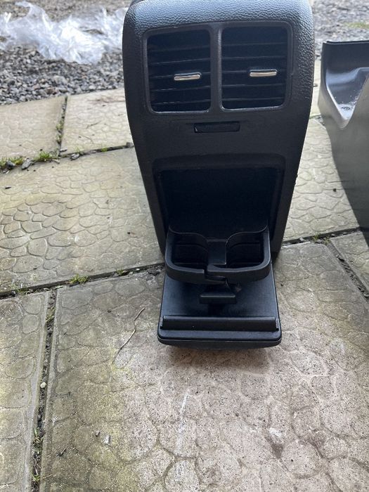 Підлокітнік. Пасат В5+ шкода А5 гольф 5 гольф 5+ дефектор  гольф 5+