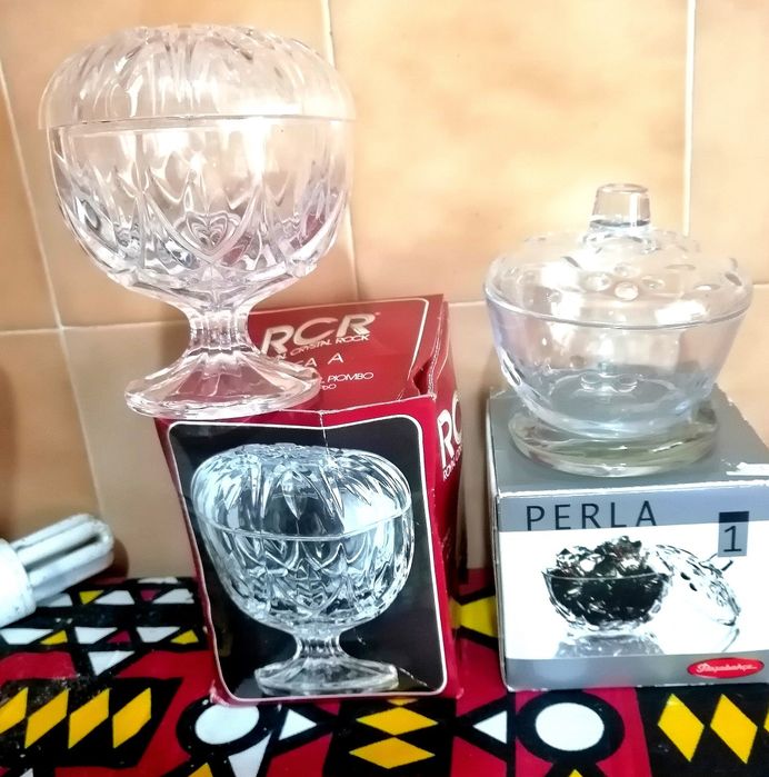 Taças para sobremesa em vidro, Bomboneiras. Garrafa e copos de colecçã