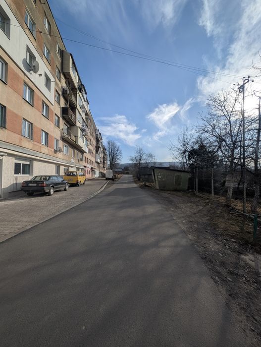 Терміново Продається торговий кіоск з земельною ділянкою