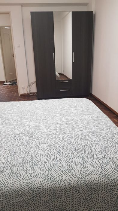 Quarto casal com varanda para arrendar no Cacem bem localizado