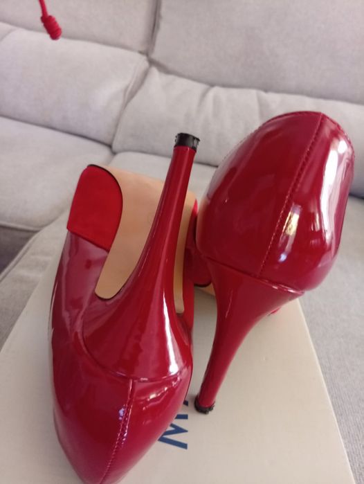 Sapatos de salto vermelho 38