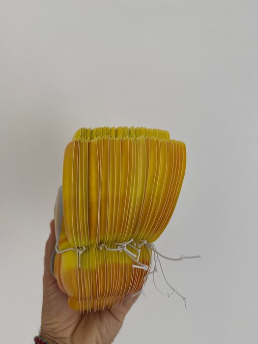 Lote de Máscaras Infantis de Carnaval em Plástico Moldado (Personagem Animal / Leão Amarelo com Óculos) – Conjunto de 26 Unidades